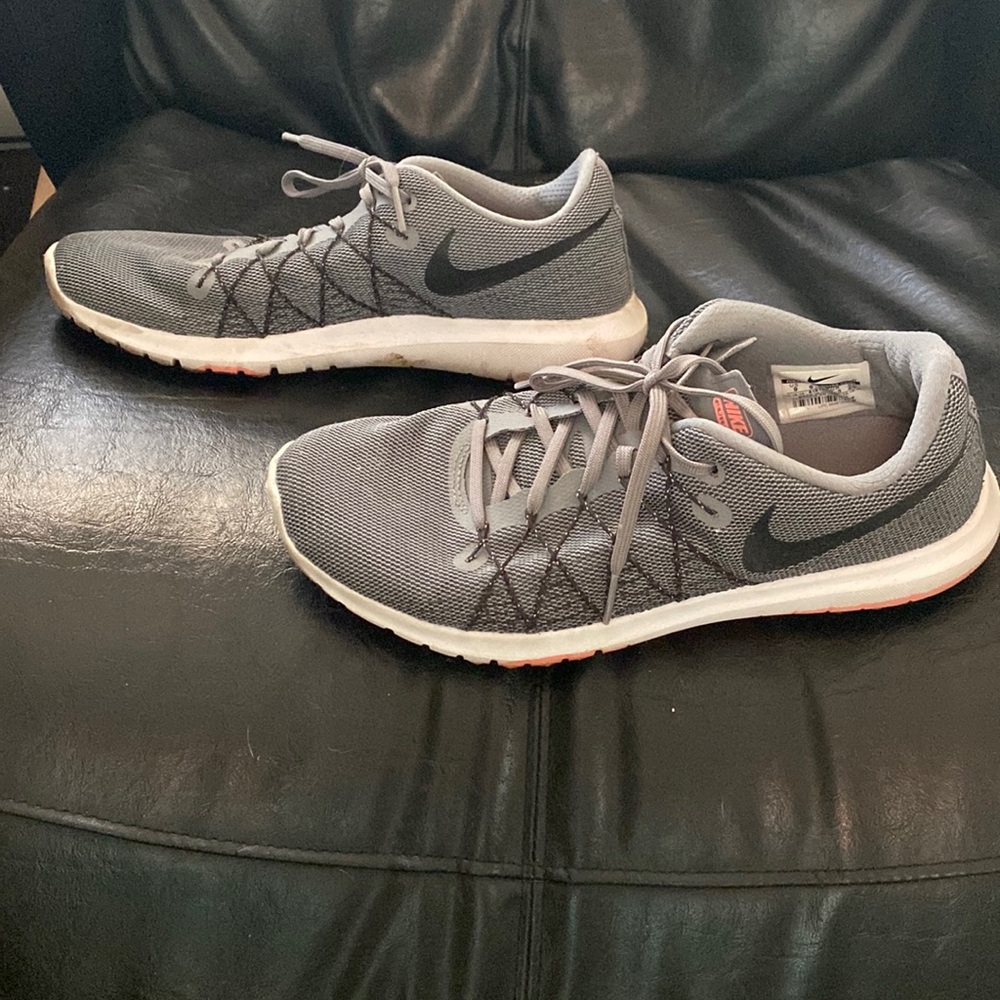 Nike fit sole sneaker